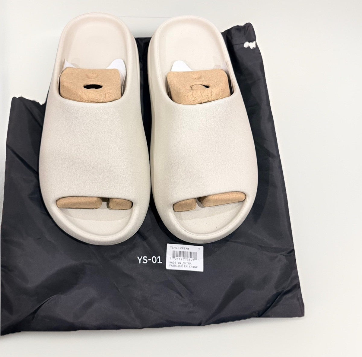 Yeezy Slide YS 01 Cream Sz 8